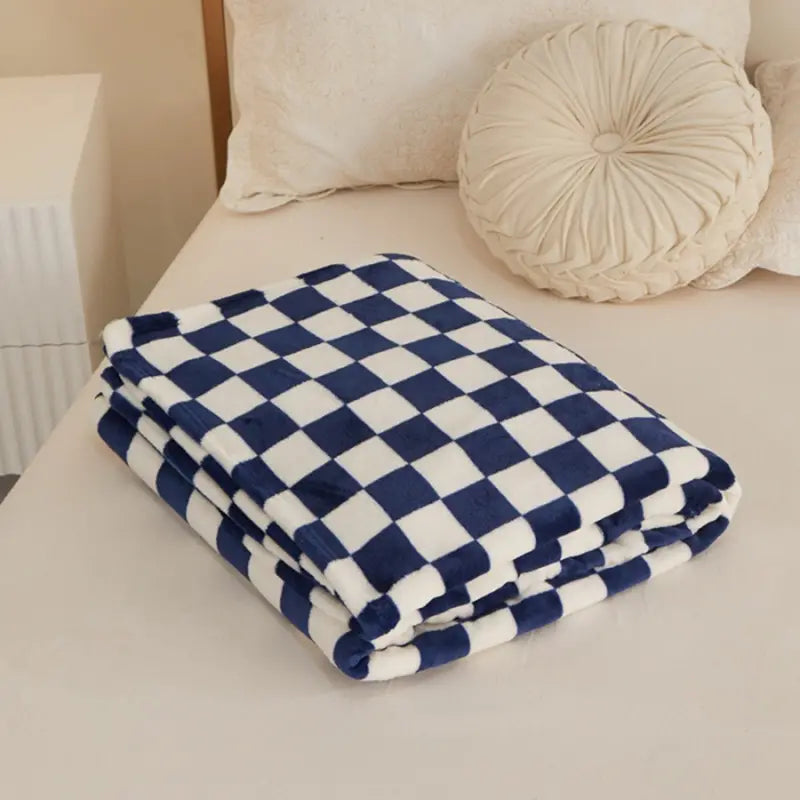 Blue & White Plaid Flannel Blanket – Soft, Warm & Stylish Cozy Throw