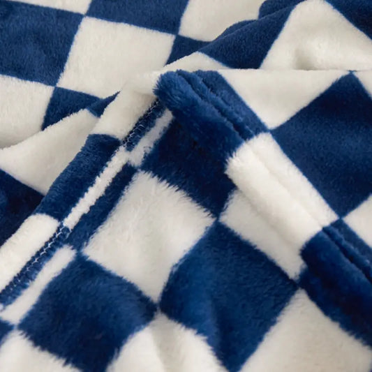 Blue & White Plaid Flannel Blanket – Soft, Warm & Stylish Cozy Throw